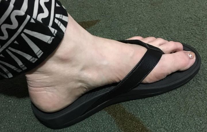 Trying the arch support sandals for a high instep from  Everhealth Orthotic