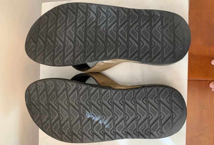  Inspecting the outsole of the good Reef flip flop sandals