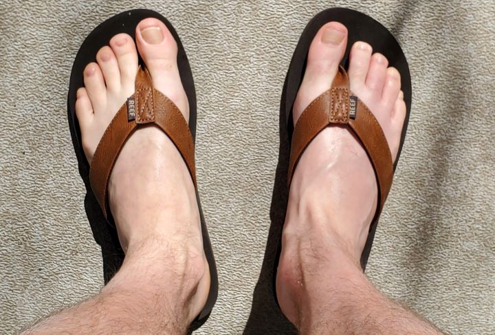  Wearing out the sturdy flip flop sandals from Reef TwinPin