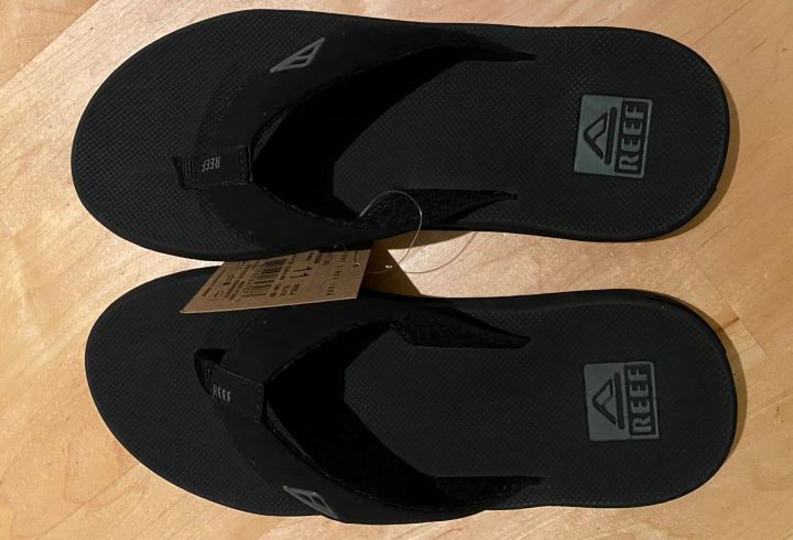 Having the durable flip flop sandals from Reef Phantom