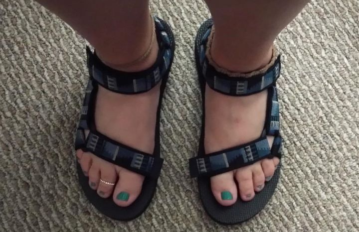 Having the open-design sandals for driving from Teva Original