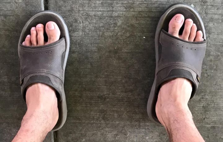 Confirming how supportive the orthopedic slide sandals
