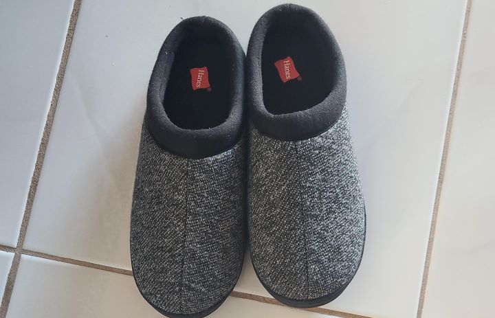 Trying the Hanes slipper for tendonitis in a grey color
