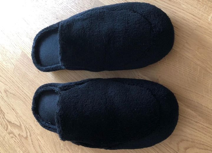 Trying the breathable slippers for supination from Isotoner