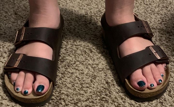 Testing how comfortable the pregnancy sandals