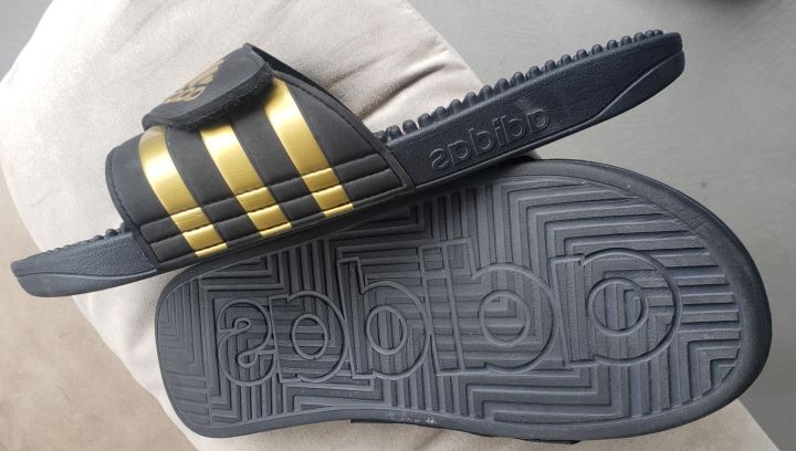 Trying the excellent Adidas Adissage slides