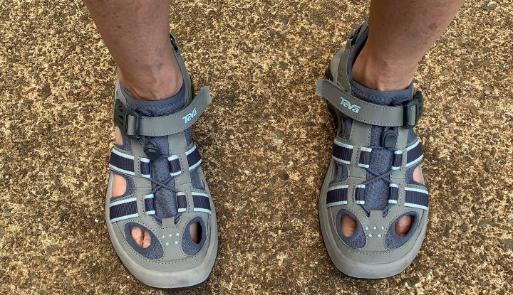 Having stylish sandals for cracked feet from Teva Omnium