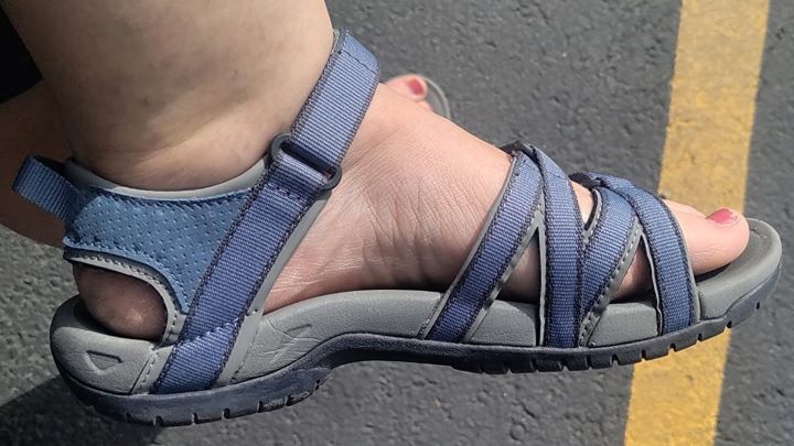 Analyzing the cushioning of the golf sandals for women