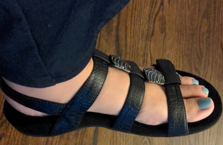Trying out the Vionic Amber sandal in a black color