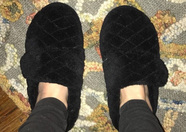 Examining the comfortability of the roomy slippers for cracked heels