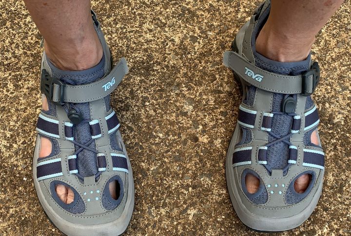 Confirming how the Teva sandal offers support and anti-fatigue technology