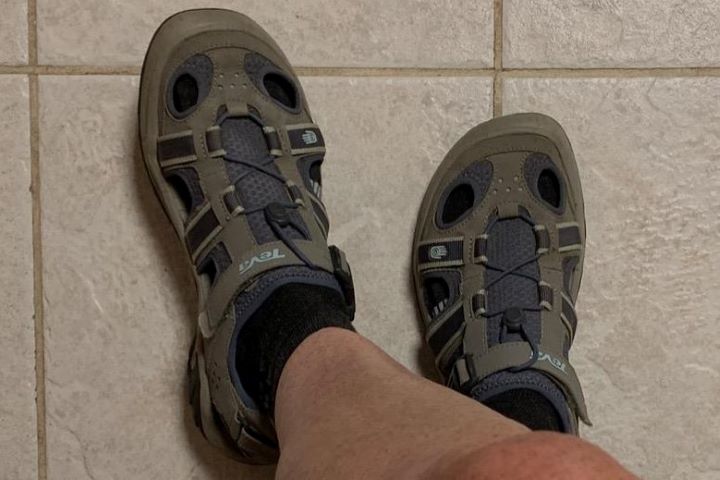 Inspecting the support of the cycling sandals