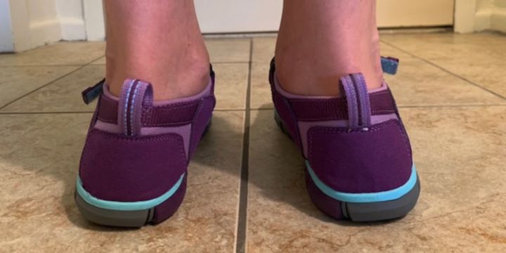 Trying out  purple sandals for flat feet