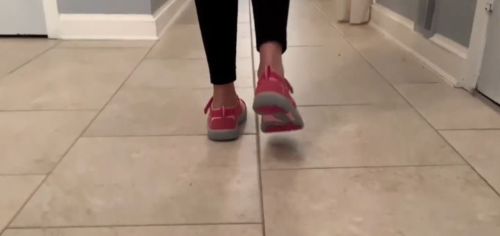 Walking using sandals good for flat feet