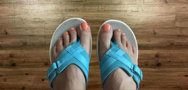 Best Flip Flops for Plantar Fasciitis with Midfoot Cushioning