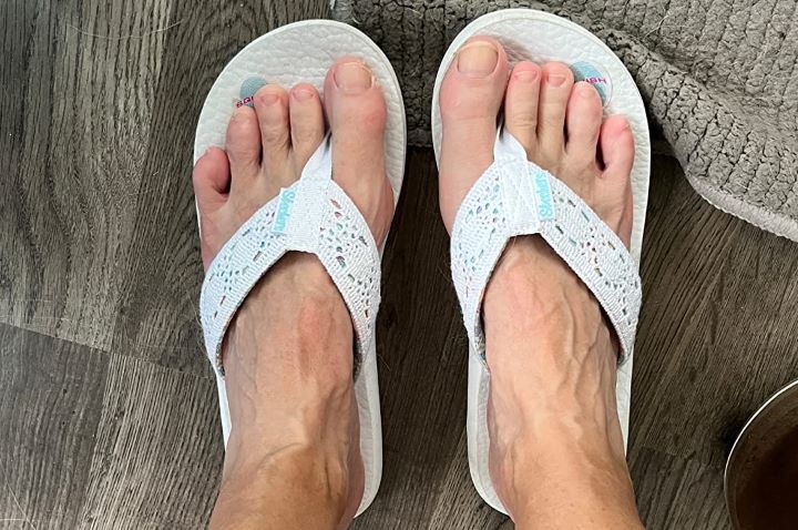 Confirming how comfortable the memory foam flip flops