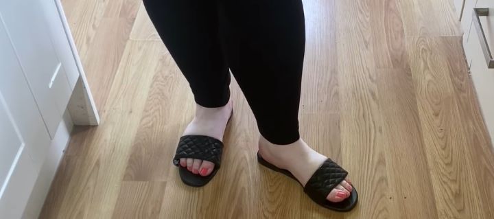 Trying the sandals to see if it is good for wide feet