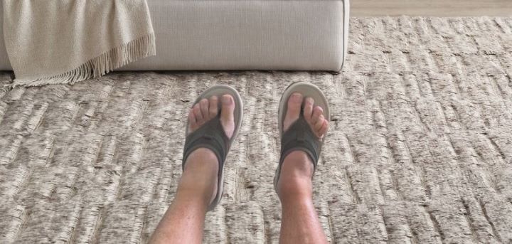 Testing the Teva Pajaro Flip-Flop in dune color