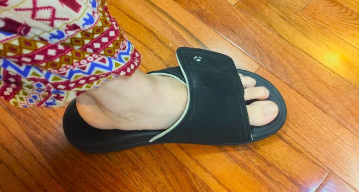 Showing Vionic Tide Kiwi Slide Walking Sandals in a black/grey color