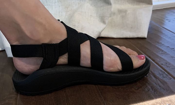 Reviewing the benefits of Sandals for Sesamoiditis
